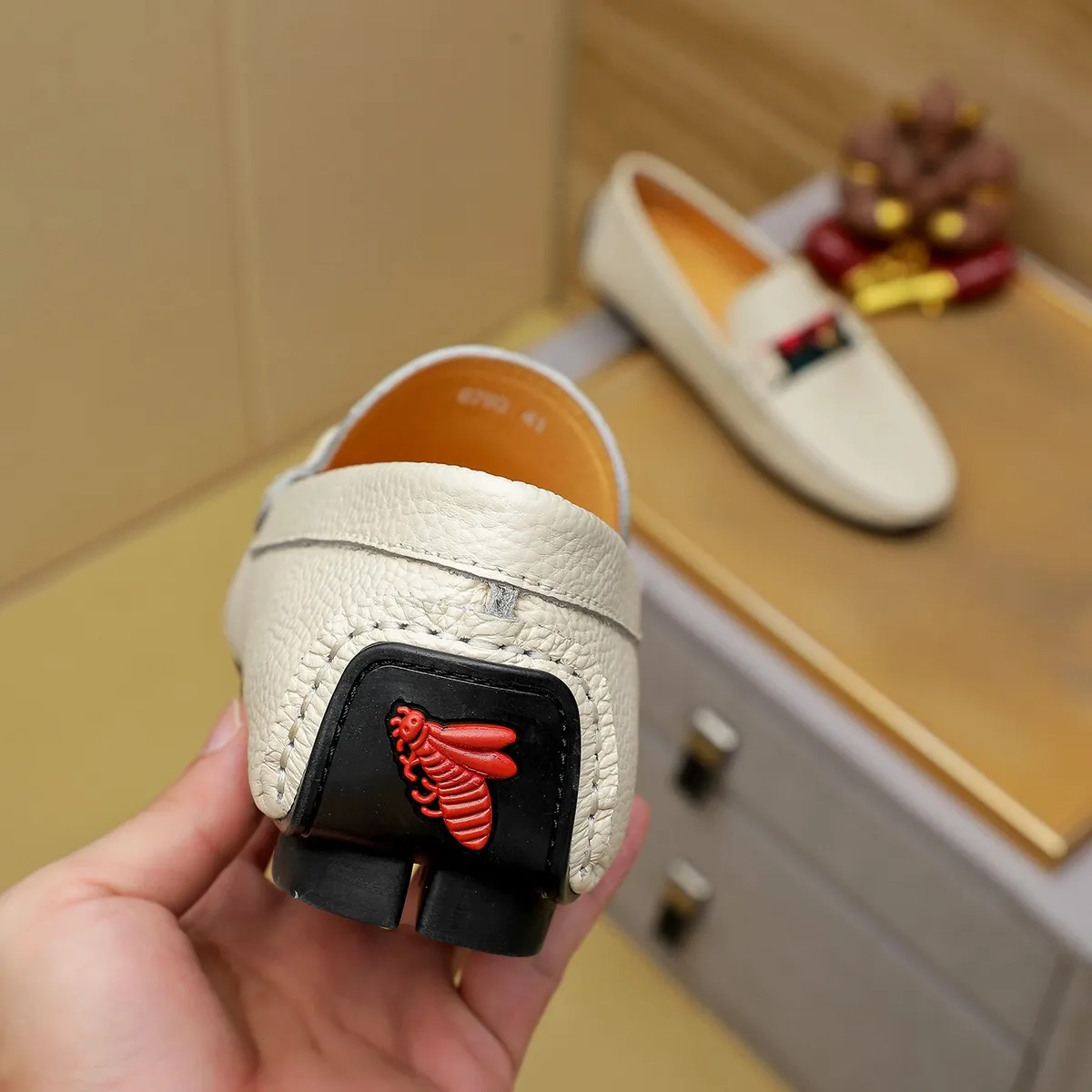 Men's shoes 💰360💰💰GUCCI Gucci official website synchronizes the latest model 🛃The upper is made of imported cowhide, 🐷leather lining, rubber outsole, 🎩🎩top-notch handcrafted workmanship with fine stitches and threads🔍definitely satisfy those perfectionist men who pursue high luxury quality 👏 Colors available! Code number 38-45 Large quantity in stock